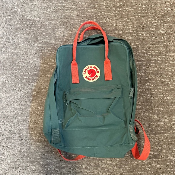 NWT Fjallraven Kanken Backpack - Picture 1 of 3